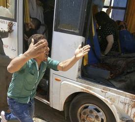 Počet obetí nehody pakistanského autobusu stúpol už na 25