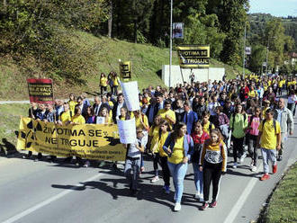 Stovky ľudí v Bosne protestovali proti skládke jadrového odpadu