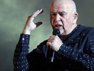 Peter Gabriel vymetl šuplíky. Výsledek je okouzlující