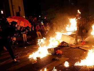 Policajti zadržali cez víkend v Hongkongu takmer 50 demonštrantov