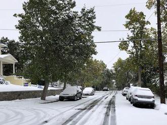 Americkú Montanu prekvapil sneh, niekde napadol aj meter