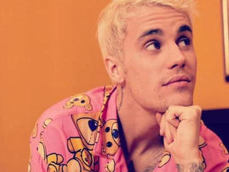 Justin Bieber je späť. Pomôže mu k úspechu sladkej novinky ružový účes?