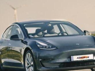 Jazda na Tesle Model 3 Performance. Zažijete úžasný výkon elektromotora v praxi.