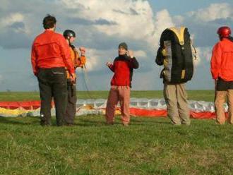 Kurzy paraglidingu na jeden, dva, alebo šesť dní. Odpútajte sa od zeme a vyvetrajte si myseľ.