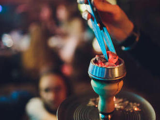 Chill pri vodnej fajke v dizajnovom lounge Smoking.hookah - vodná fajka podľa výberu.