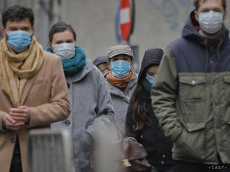 Belehradčania protestovali proti smogu s rúškami na tvárach