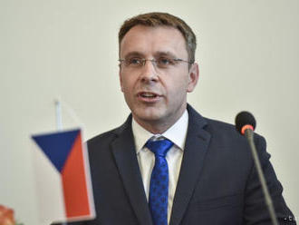 Český minister dopravy skončil vo funkcii pre predraženú zákazku