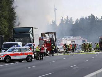 NEHODA ŠKOLSKÉHO AUTOBUSU: Dvaja mŕtvi a 21 zranených