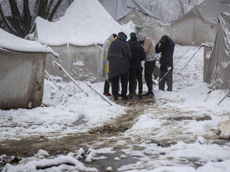 Francúzsko zlikvidovalo tábor, v ktorom žilo viac ako 1400 migrantov