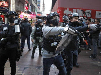 Protest v Hongkongu neprebiehal pokojne, zasahovali policajti