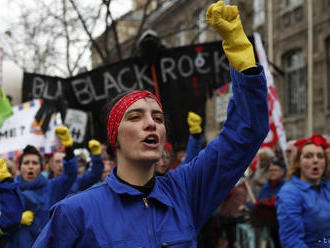 Vláda v Paríži je ochotná stiahnuť klauzulu o veku odchodu do penzie