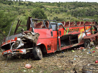 Pri zrážke autobusov v Ghane zomrelo 34 ľudí