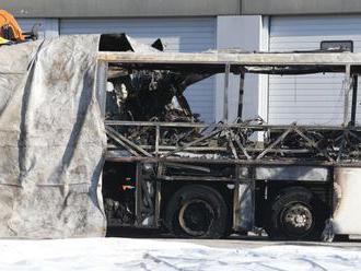 Rodičia zosnulých detí z tragédie autobusu vo Verone demonštrovali