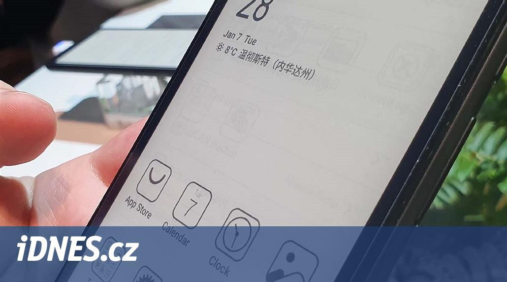 Smartphone s nejhorším displejem na světě skoro nelze používat