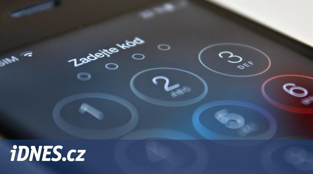 FBI to zkusila znovu. iPhony střelce z floridské základny Apple neodemkl