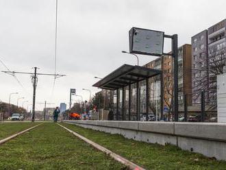 Extrémny hluk. Na Vallovu električkovú trať sa Karlovešťania sťažujú