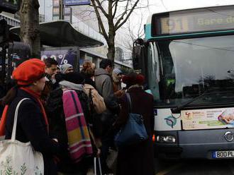 Vodič autobusu v Belgicku dokončil jazdu, hoci ho 10-krát bodli nožom