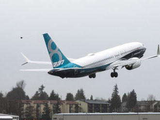 Problémy so 737 MAX vysali Boeing z peňazí, Fitch mu zhoršila rating