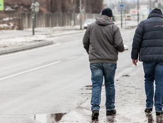 Muž po páde na chodníku zomrel. Košice tvrdia, že vykonali zimnú údržbu