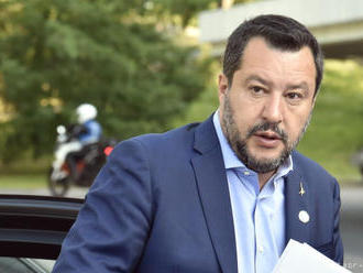 Populista Salvini pred voľbami verejne podporil Trumpa - rúškom