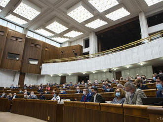 Poslanecké grémium má rozhodnúť o prerušení 16. schôdze