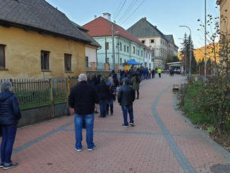 Na odberných miestach v Jelšave je testovanie pokojné