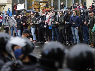 Počas protestov v Bielorusku bolo v nedeľu zadržaných vyše 580 ľudí