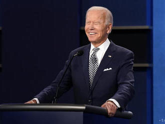 Biden by podľa Trumpa nedokázal zvládnuť pandémiu koronavírusu