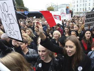 Tisíce Poliakov protestovali proti takmer úplnému zákazu interrupcií