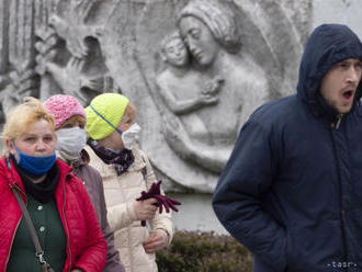 V Rusku sú povinné rúška na miestach s vysokou koncentráciou ľudí