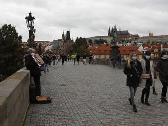 Počet nových denných prípadov sa v Česku vrátil nad 15.000