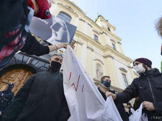 Poliaci štrajkom protestujú proti sprísneniu zákona o interrupciách