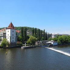 Janáčkovo nábřeží od Jiráskova mostu k mostu Legií