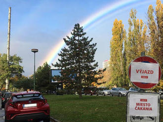 Otestovali sme drive-thru. Za pol hodinu sme boli out