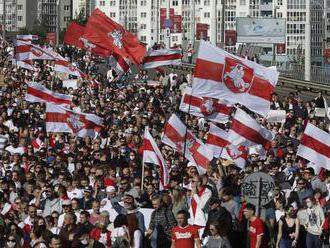 Počas nedeľňajších protestov v Bielorusku celkovo zadržali 317 demonštrantov