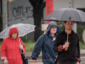 Výdatné zrážky na väčšine územia Slovenska spôsobia výrazné vzostupy vodných hladín