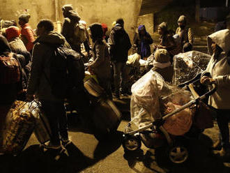 Polícia zlikvidovala stanový tábor migrantov v centre Paríža