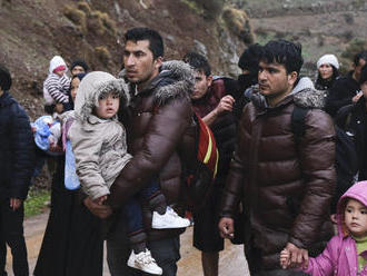 Migrantov z provizórneho tábora na Gran Canarii presťahovali