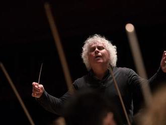 Světlo naděje pro hudební svět. Simon Rattle bude na Pražském jaru dirigovat Mahlera