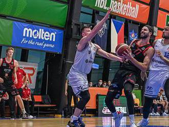 Porážka po 93 výhrách. Basketbalisté USK Praha zaskočili Nymburk