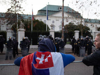 Polícia žiada verejnosť o videá z protestu pred Úradom vlády