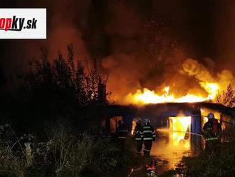 FOTO Polícia vyšetruje požiar unimobuniek v Dúbravke: O život prišli traja ľudia