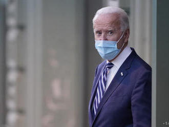 Biden požiada Američanov, aby 100 dní nosili rúška