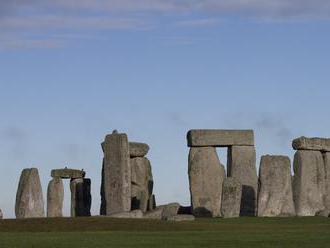 Odporcovia výstavby tunela protestovali v lokalite Stonehenge