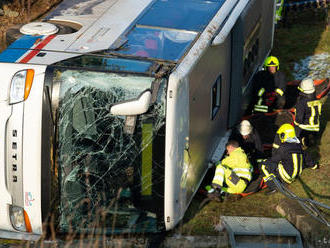 Pri Dunaújvárosi havaroval autobus, 15 ľudí sa zranilo