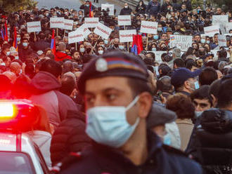 Arménska polícia zadržala okolo 70 účastníkov protivládneho protestu