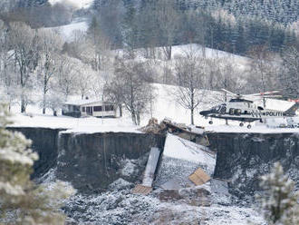 Po zosuve kopca v Nórsku je stále nezvestných desať ľudí