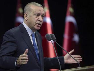 Turecko: Parlament prijal zákon sťažujúci pôsobenie mimovládnych organizácií
