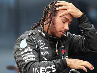 Pocta pro Hamiltona. Sedminásobný mistr světa formule 1 byl povýšen na rytíře