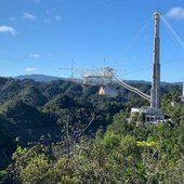 Arecibo se samo zhroutilo vinou prasklých lan